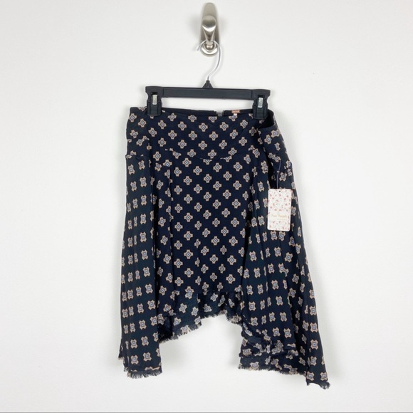 NWT Free People Flowy Skater Style asymmetrical skirt. Size 6. - Picture 6 of 15